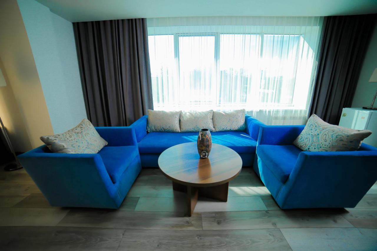 Astra Hotel Almati Kültér fotó