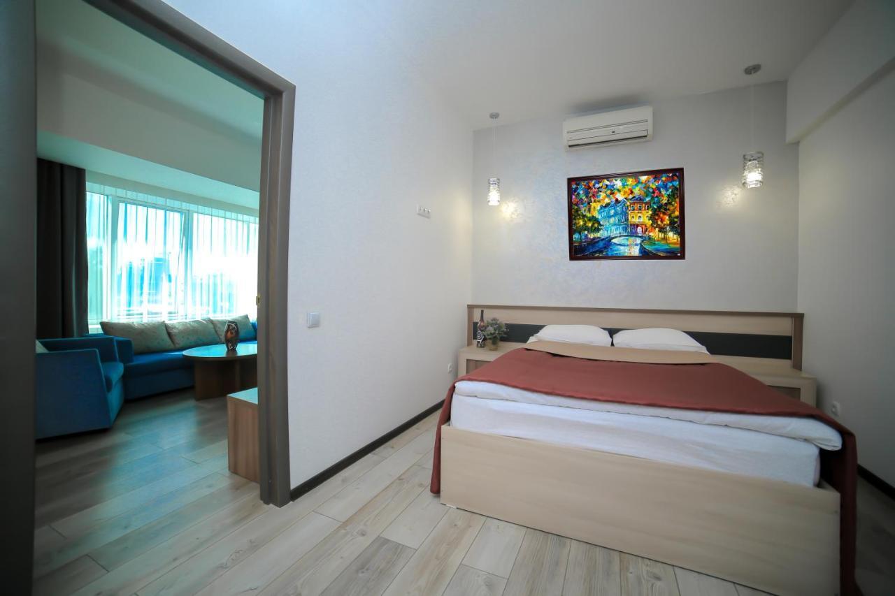 Astra Hotel Almati Kültér fotó