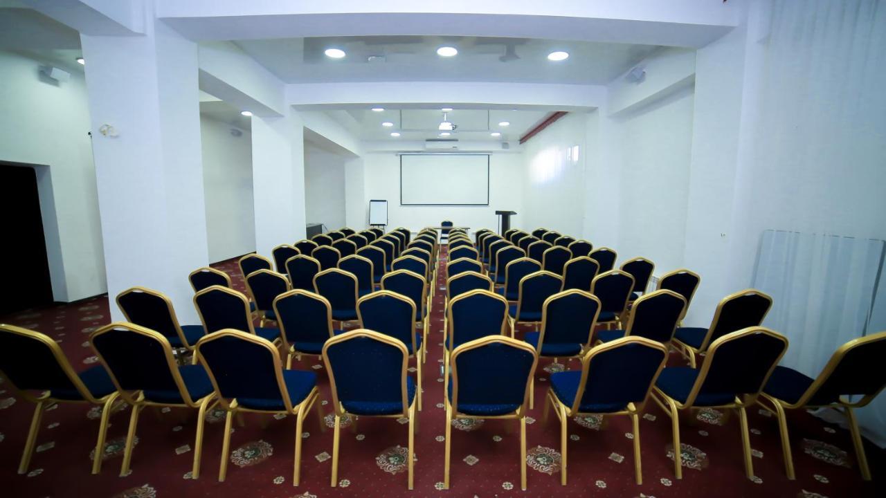 Astra Hotel Almati Kültér fotó