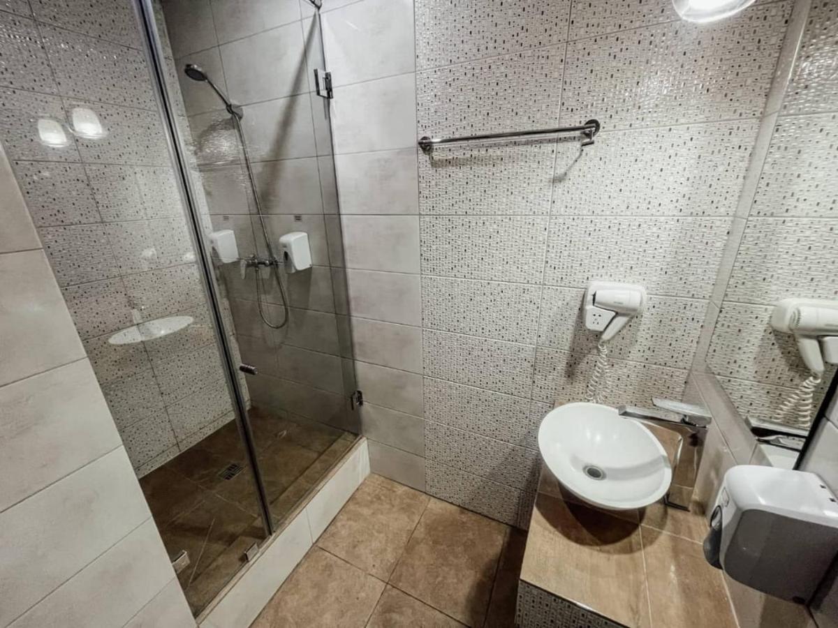 Astra Hotel Almati Kültér fotó