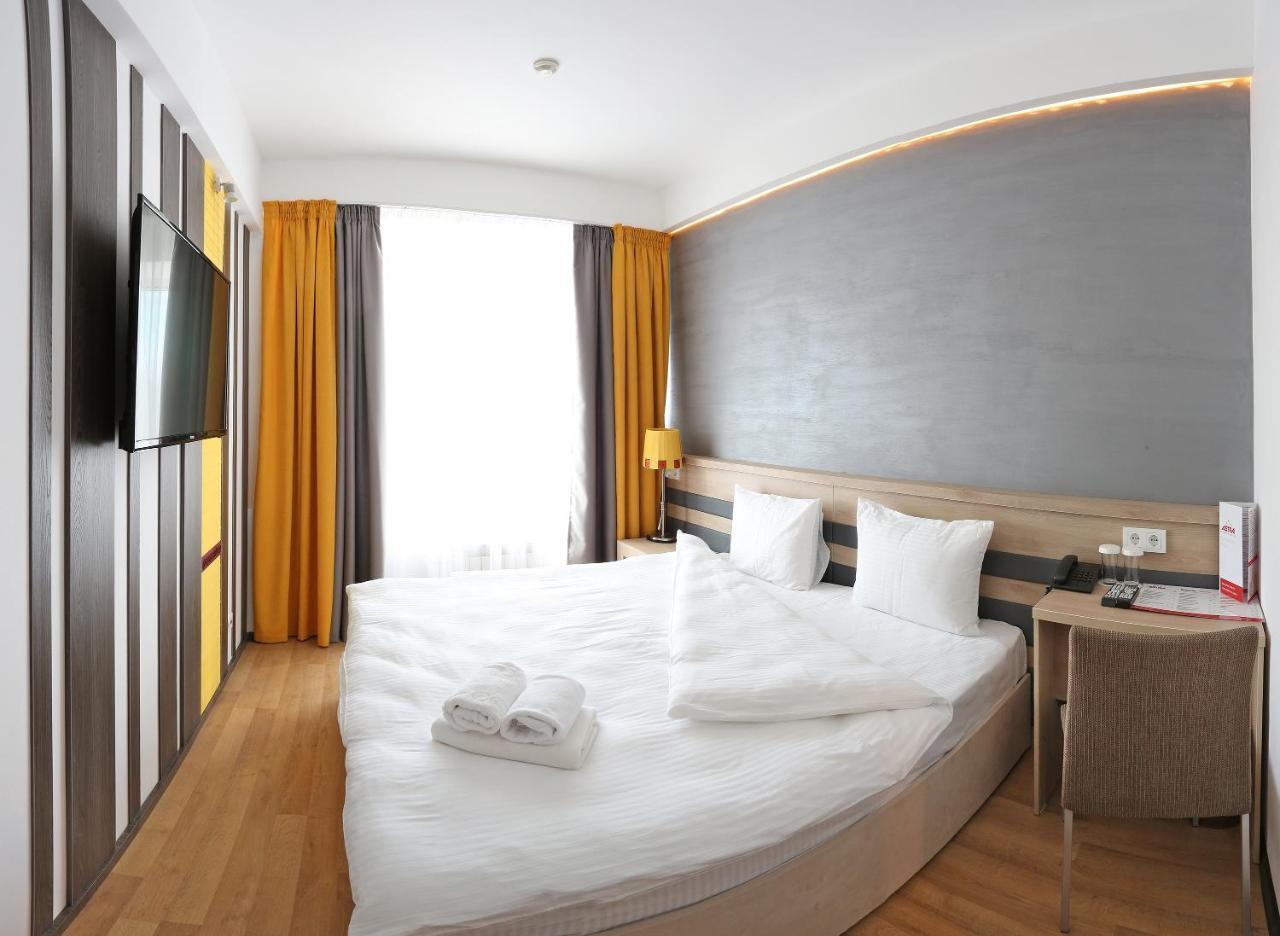 Astra Hotel Almati Kültér fotó