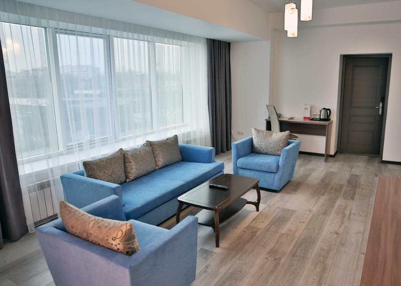 Astra Hotel Almati Kültér fotó