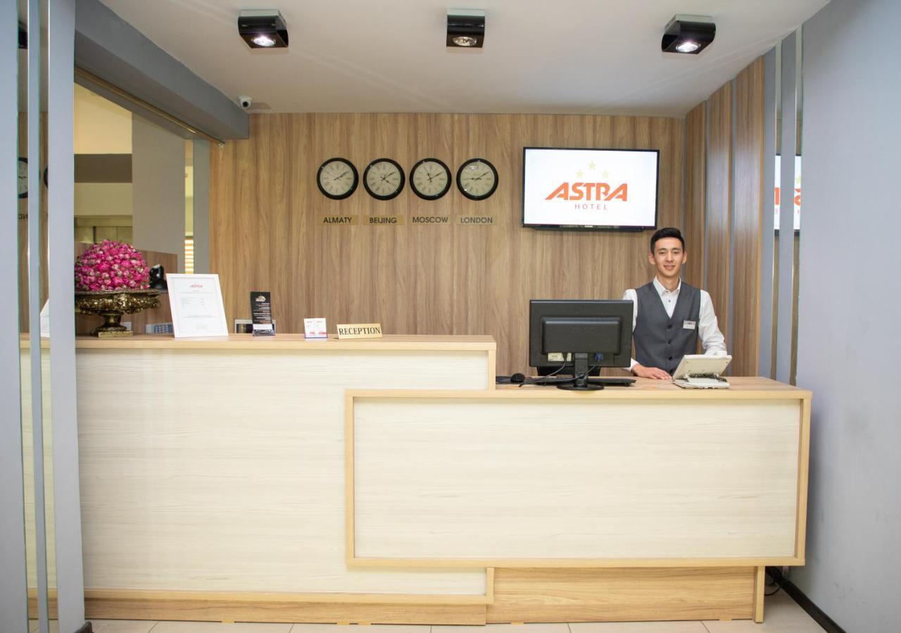 Astra Hotel Almati Kültér fotó