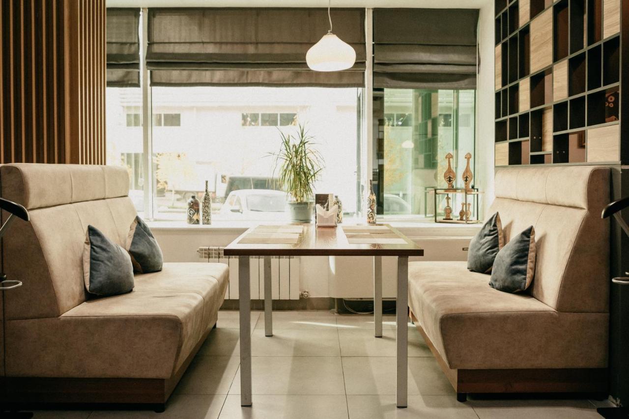 Astra Hotel Almati Kültér fotó